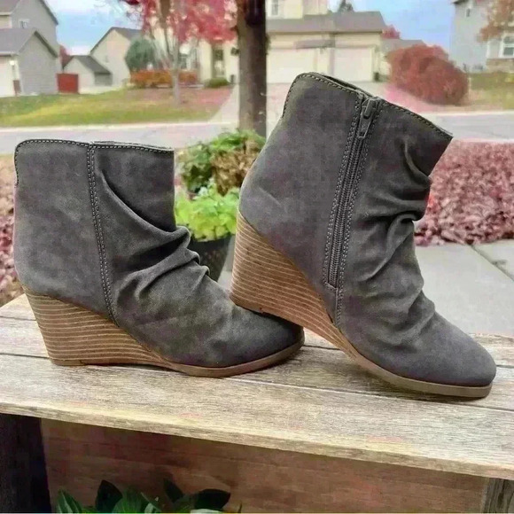 New (MSRP:$89) LEATHER DIBA Wood Wedge Heel Suede Slouch Style Booties - Sz 8.5 - Picture 4 of 15